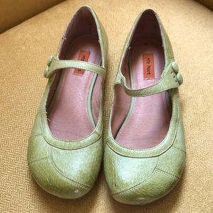 Mix Mooz green yellow flats